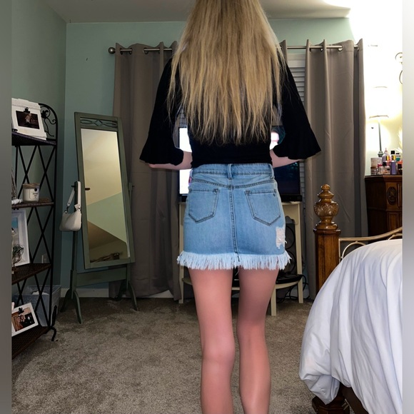 Tractr Frayed Blue Jean Wash Denim Mini Skirt with Rips Size Medium - Picture 13 of 13